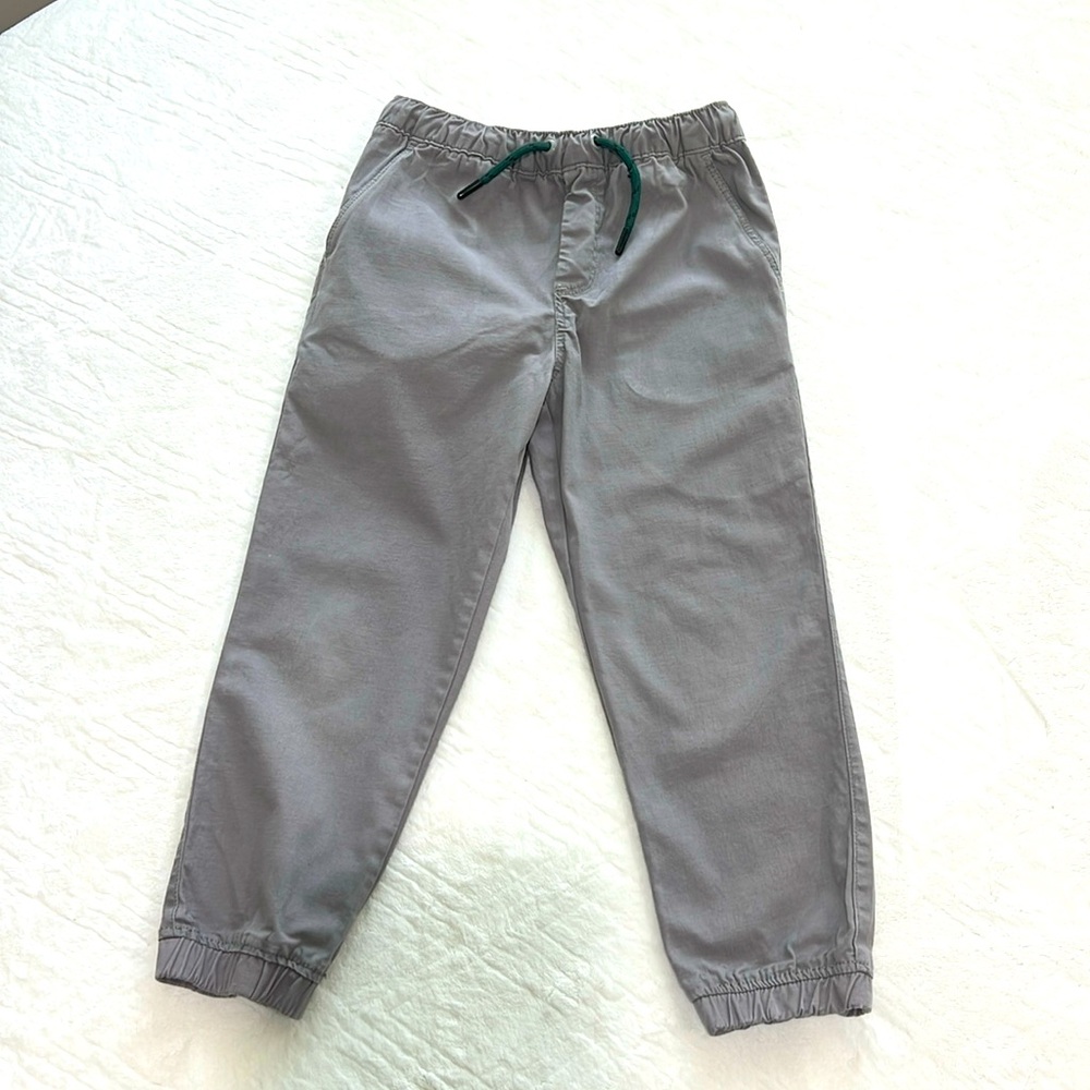 Tommy Bahama Boys Chino Pants, Size 5/6. Excellent condition, Like New! Gray